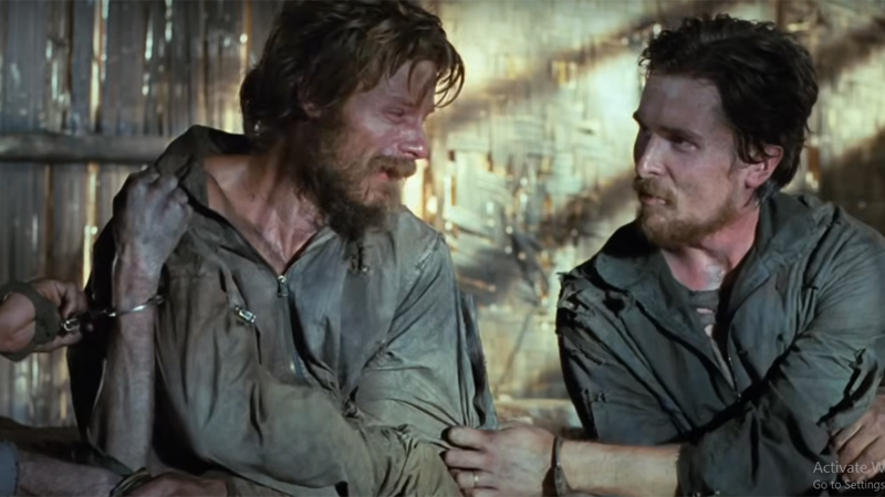 Poster Rescue Dawn 2006 - Keadaan kurus Christian Bale di tahanan bersama tawanan lain
