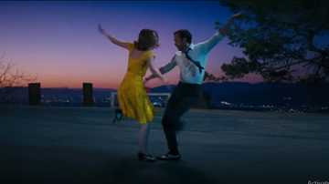 Salah satu scene dari drama romantis dengan twist ending (the-best-of-me-2014)